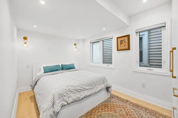 9 Kenworthy AVE, Toronto E06, ON M1L 3B1