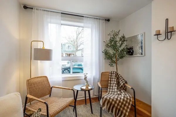 195 Rhodes AVE, Toronto E01, ON M4L 3A2