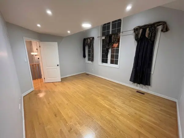 97 Chartway BLVD, Toronto E10, ON M1C 5H2