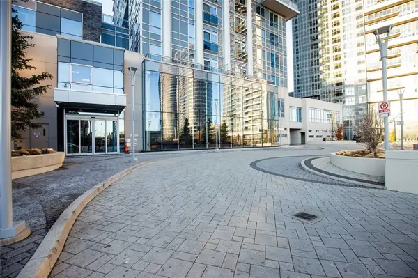 275 Village Green SQ #816, Toronto E07, ON M1S 0L1