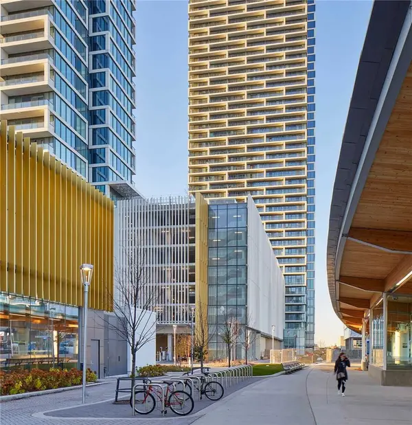 898 Portage Pkwy #4106, Vaughan, ON L4K 0J6