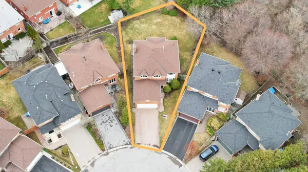 69 Dunbarton CT, Richmond Hill, ON L4C 8E9