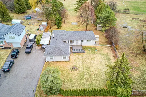 1369 Ravenshoe RD, East Gwillimbury, ON L0G 1R0