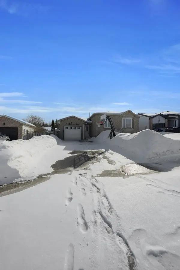 6 McQueen ST, Essa, ON L0M 1B0