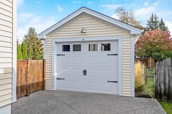 571 Clark AVE, Burlington, ON L7S 1N9