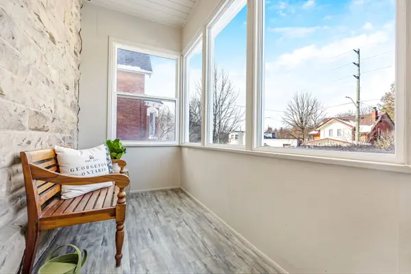 6 Queen ST, Halton Hills, ON L7G 2E4