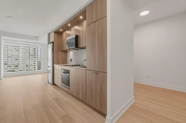 25 Cordova AVE #1402, Toronto W08, ON M9A 0E5