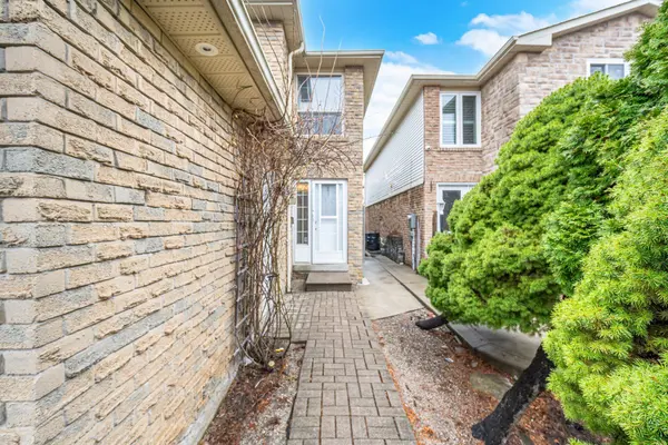 32 Dafoe CRES, Brampton, ON L6Y 2L2