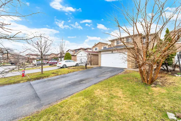 32 Dafoe CRES, Brampton, ON L6Y 2L2
