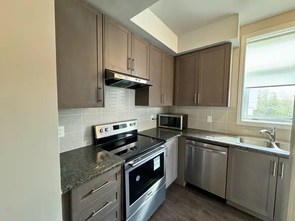 10 Halliford Pl PL #306, Brampton, ON L6P 4R1