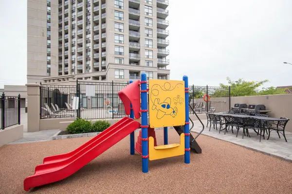 220 Forum DR #1809, Mississauga, ON L4Z 4K1