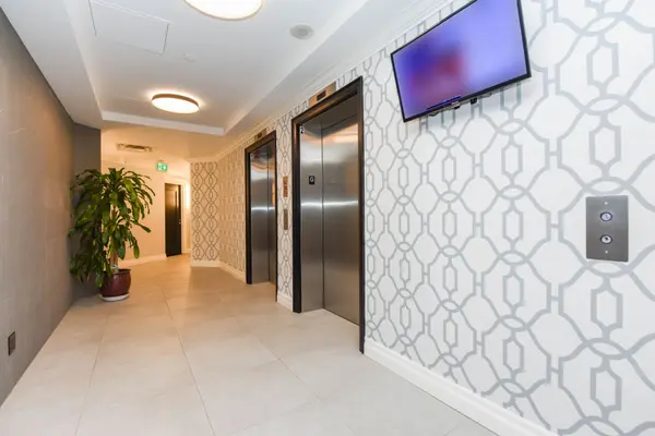 220 Forum DR #1809, Mississauga, ON L4Z 4K1