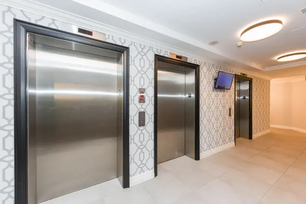 220 Forum DR #1809, Mississauga, ON L4Z 4K1