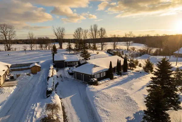 2 Joanne CRES, Minto, ON N0G 2L0