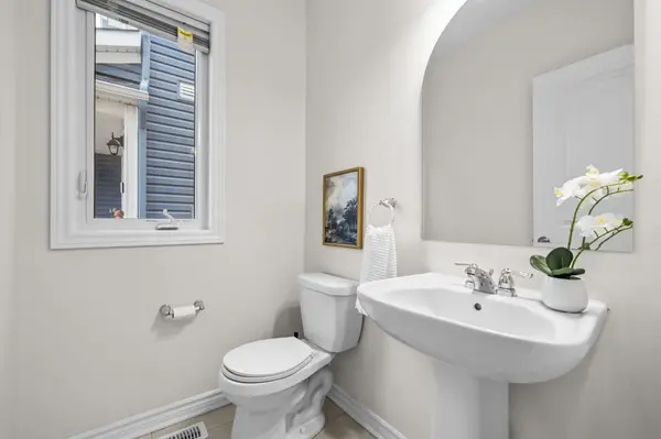 122 Cranesbill RD, Kanata, ON K2V 0J5