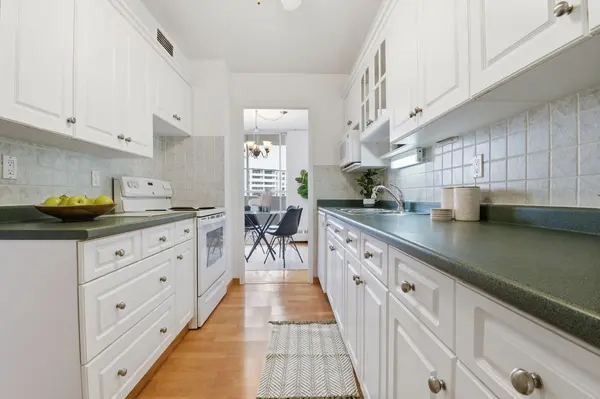 15 Towering Heights BLVD N #708, St. Catharines, ON L2T 3G7