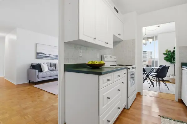 15 Towering Heights BLVD N #708, St. Catharines, ON L2T 3G7