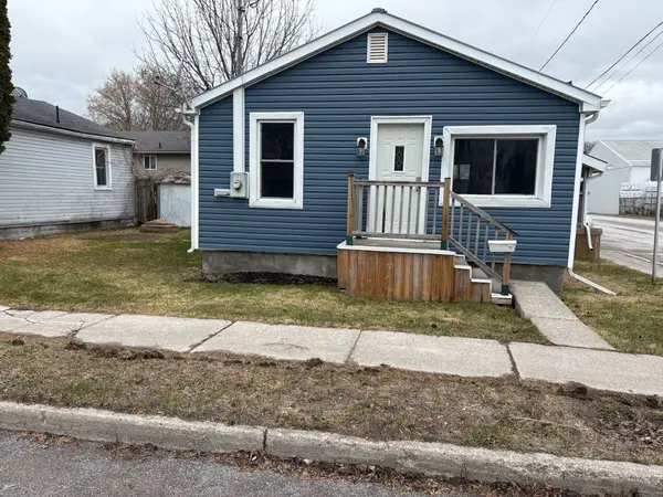 48 Bentinck ST W, Quinte West, ON K8V 4E3