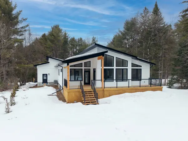 546 Balsam Chutes RD, Huntsville, ON P0B 1L0