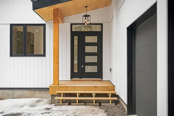 546 Balsam Chutes RD, Huntsville, ON P0B 1L0