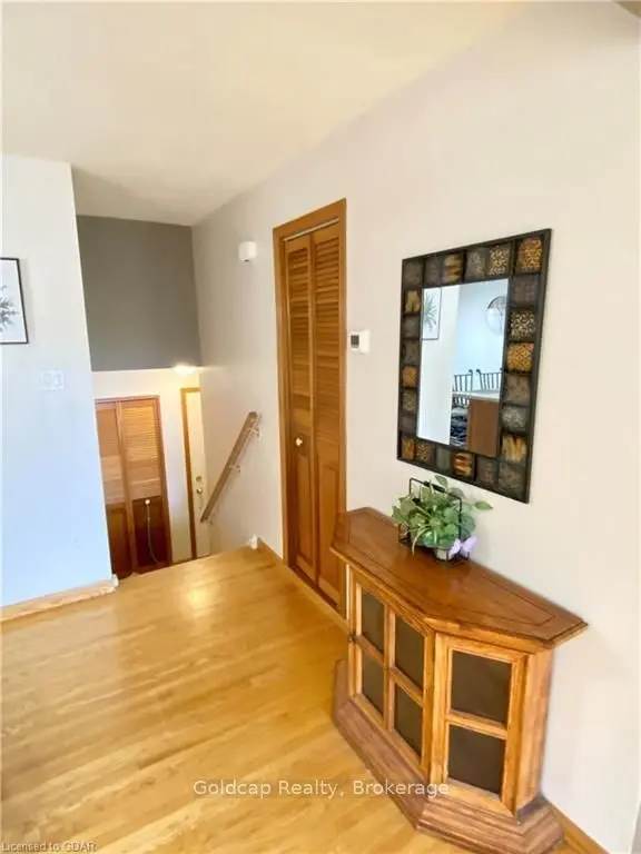 201 SILVERCREEK Pkwy N #13, Guelph, ON N1H 3T4