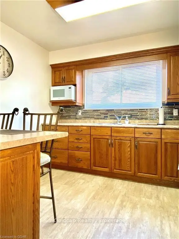 201 SILVERCREEK Pkwy N #13, Guelph, ON N1H 3T4