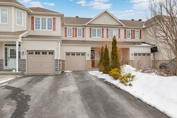 132 LARAMIE CRES, Barrhaven, ON K2J 5Z8