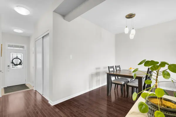 132 LARAMIE CRES, Barrhaven, ON K2J 5Z8