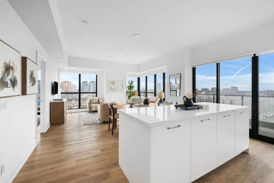 36 Brentcliffe RD #816, Toronto C11, ON M4G 0E1