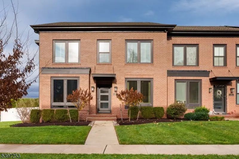 2 E Hartwick Dr, Montgomery Twp., NJ 08558