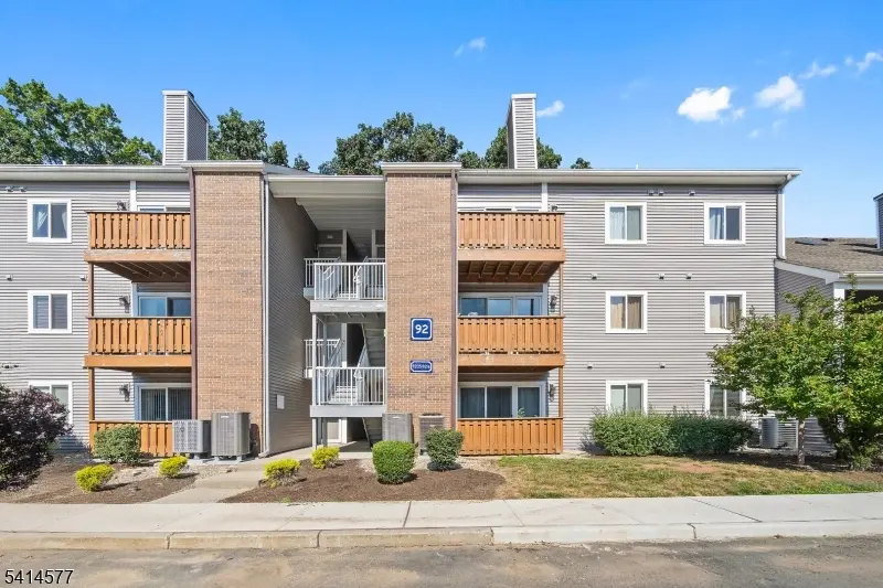 9207 Tamarron Dr, Plainsboro Twp., NJ 08536