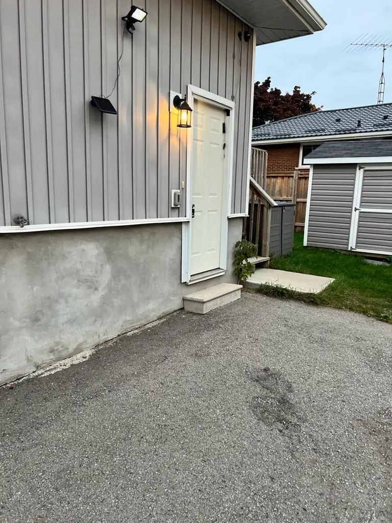 1215 King ST E #Lower, Oshawa, ON L1H 1H6