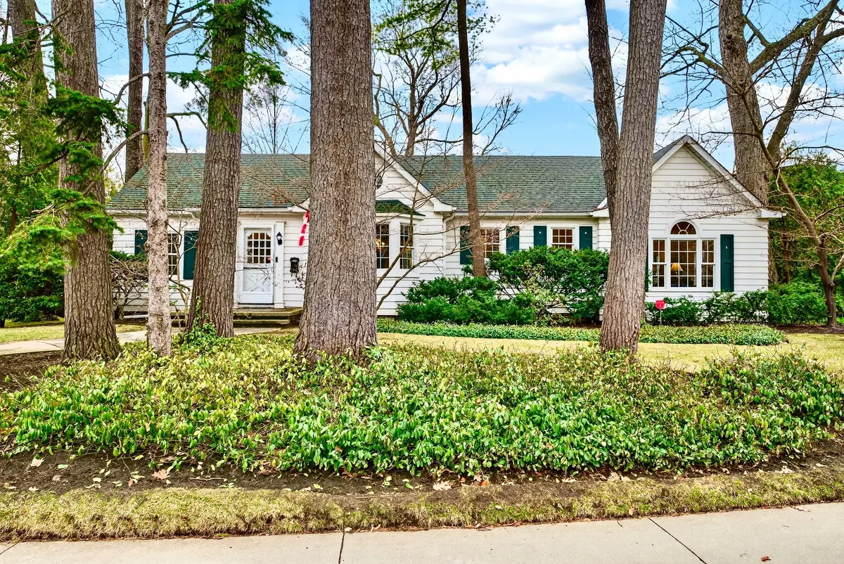 3046 South DR, Burlington, ON L7N 1H2