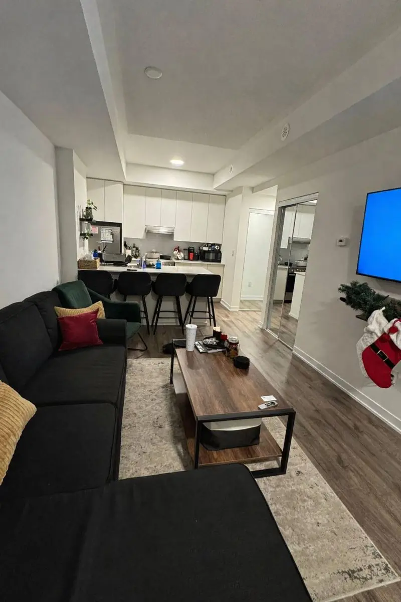 140 Canon Jackson DR #111, Toronto W04, ON M6M 0B9