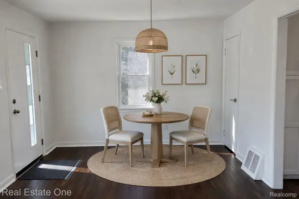 1421 E Evelyn AVE, Hazel Park, MI 48030