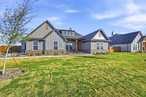 136 Grey Wolf, Godley, TX 76044