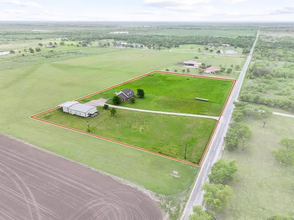 386 Scoggins Road, Tioga, TX 76271