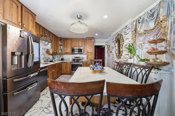 871 Colonia Rd, Elizabeth City, NJ 07208