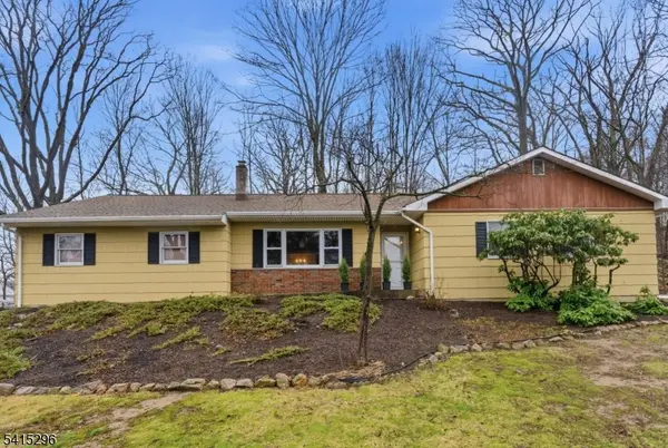 14 Hill Rd, Stanhope Boro, NJ 07874