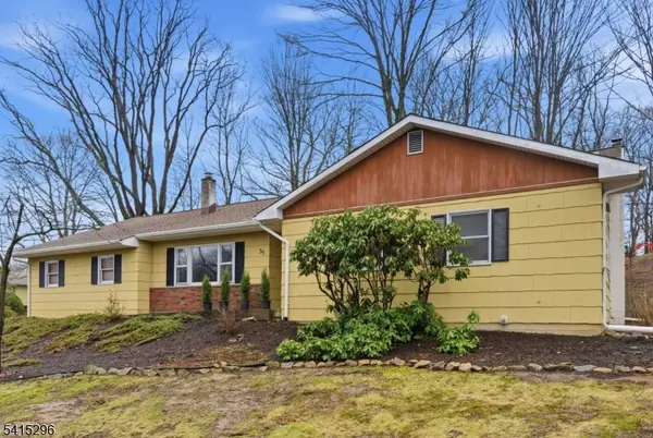 14 Hill Rd, Stanhope Boro, NJ 07874