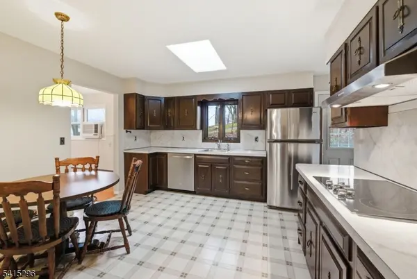 14 Hill Rd, Stanhope Boro, NJ 07874