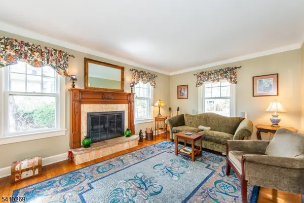 151 Washington Ave, Hillsdale Boro, NJ 07642