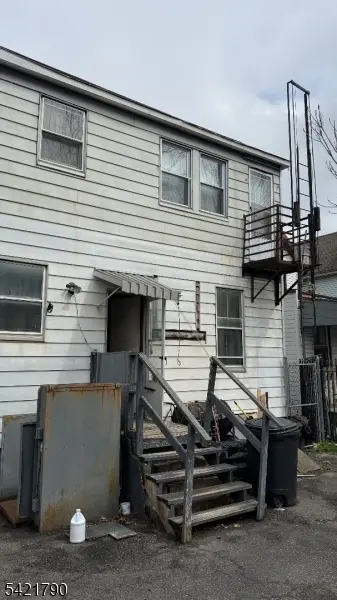 614 S Park St, Elizabeth City, NJ 07206