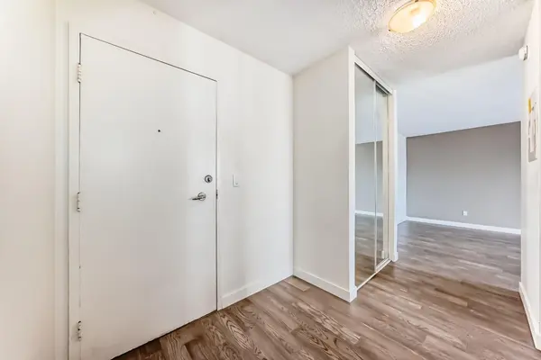 4455A Greenview DR NE #302, Calgary, AB T2E 6M1