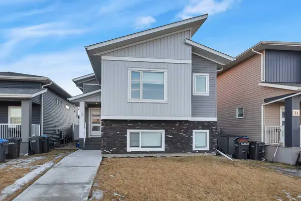 13 Victor Close,  Sylvan Lake,  AB T4S 0P4