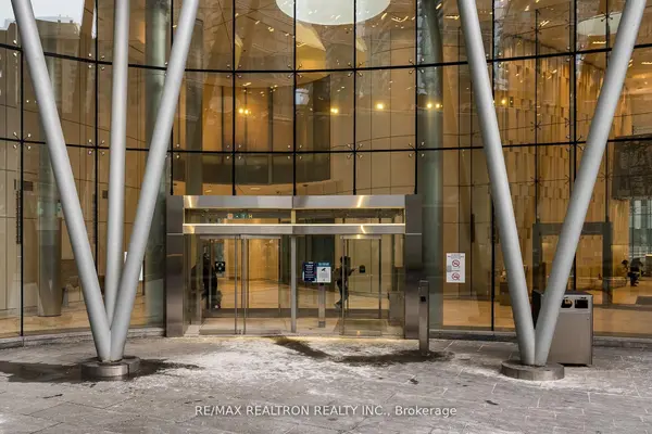 14 York ST #807, Toronto C01, ON M5J 0B1