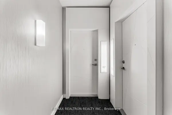 14 York ST #807, Toronto C01, ON M5J 0B1