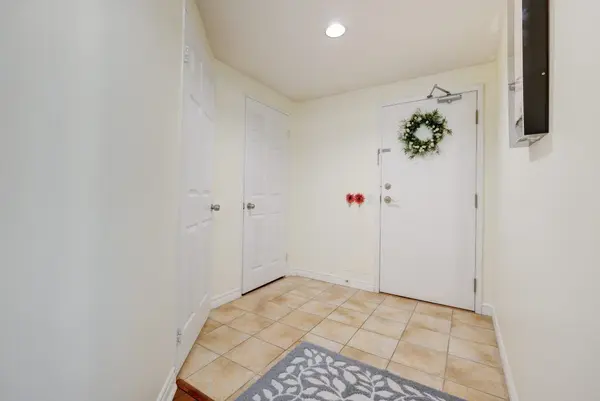 7 Bishop AVE #905, Toronto C14, ON M2M 4J4