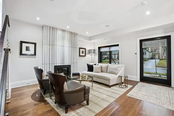 33 Nesbitt DR, Toronto C11, ON M4W 2G2