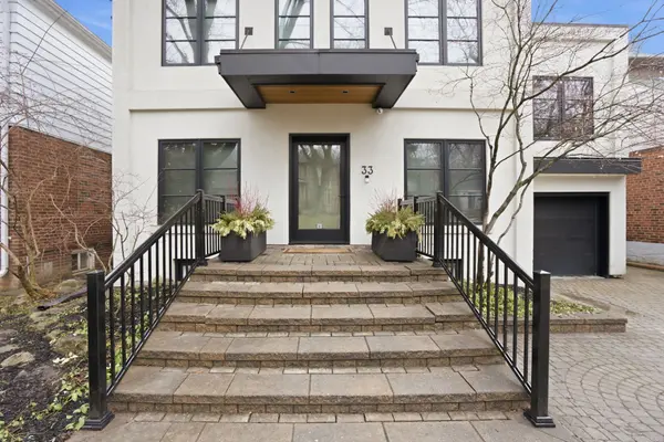 33 Nesbitt DR, Toronto C11, ON M4W 2G2